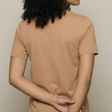 Camiseta Feminina Flavia Caramelo